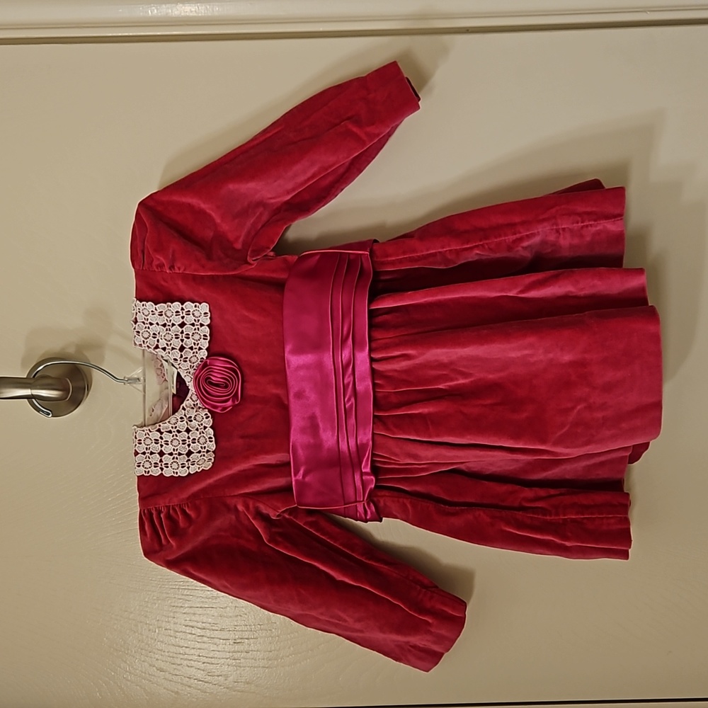 Beautiful 90's Vintage Pink Velvet Dress with Lace Collar & Pleated Satin Bow 2T